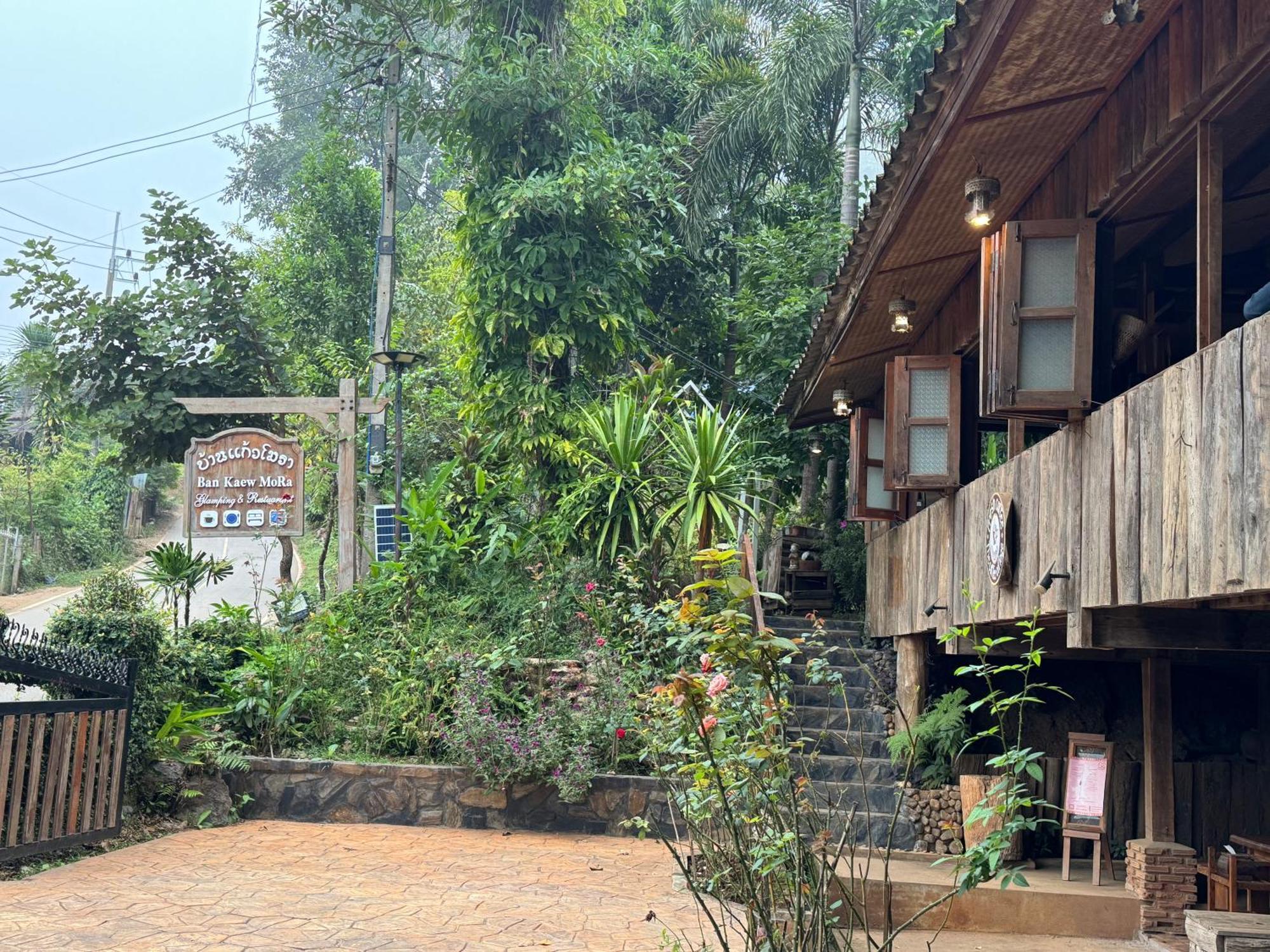 Hotel Ban Kaew Mo Ra Glamping & Restaurant Pang Mapha Exterior foto