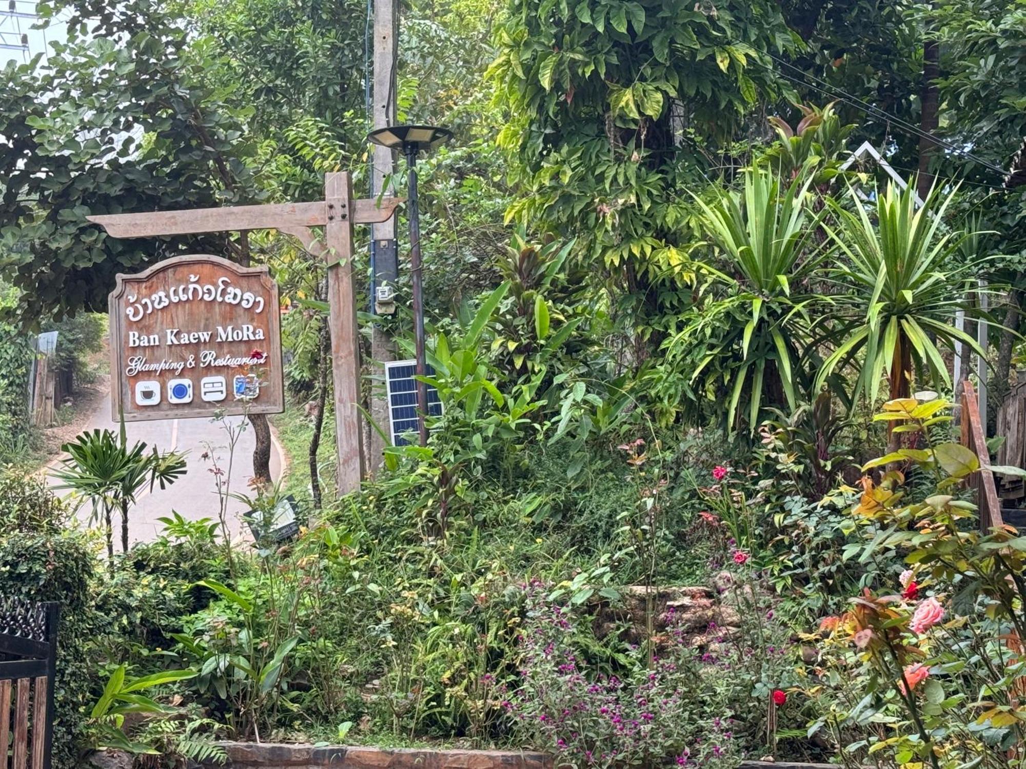 Hotel Ban Kaew Mo Ra Glamping & Restaurant Pang Mapha Exterior foto